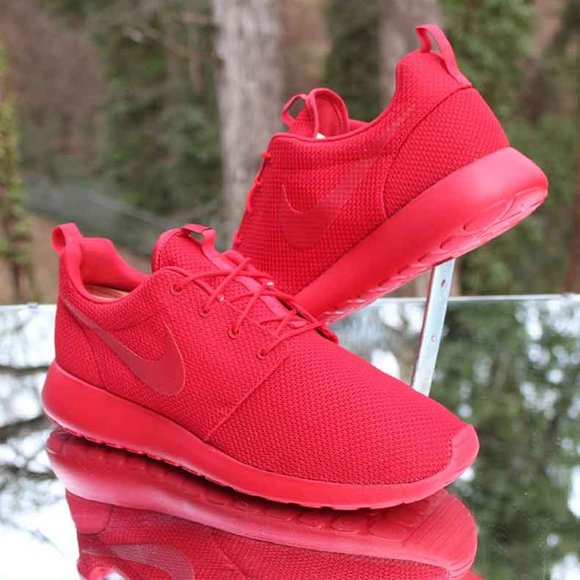 Nike Roshe Run Triple Red Men’s Size 14 - Picture 1 of 14
